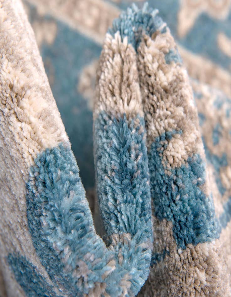 Detail image of  3' 3 x 5' 3 Viola Rug