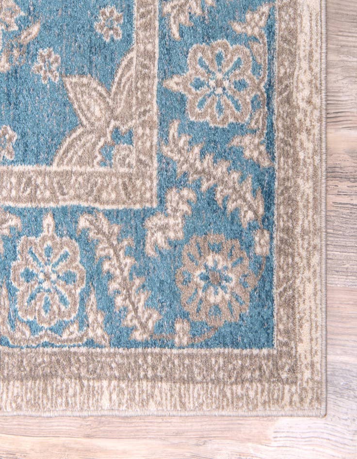 Detail image of  3' 3 x 5' 3 Viola Rug