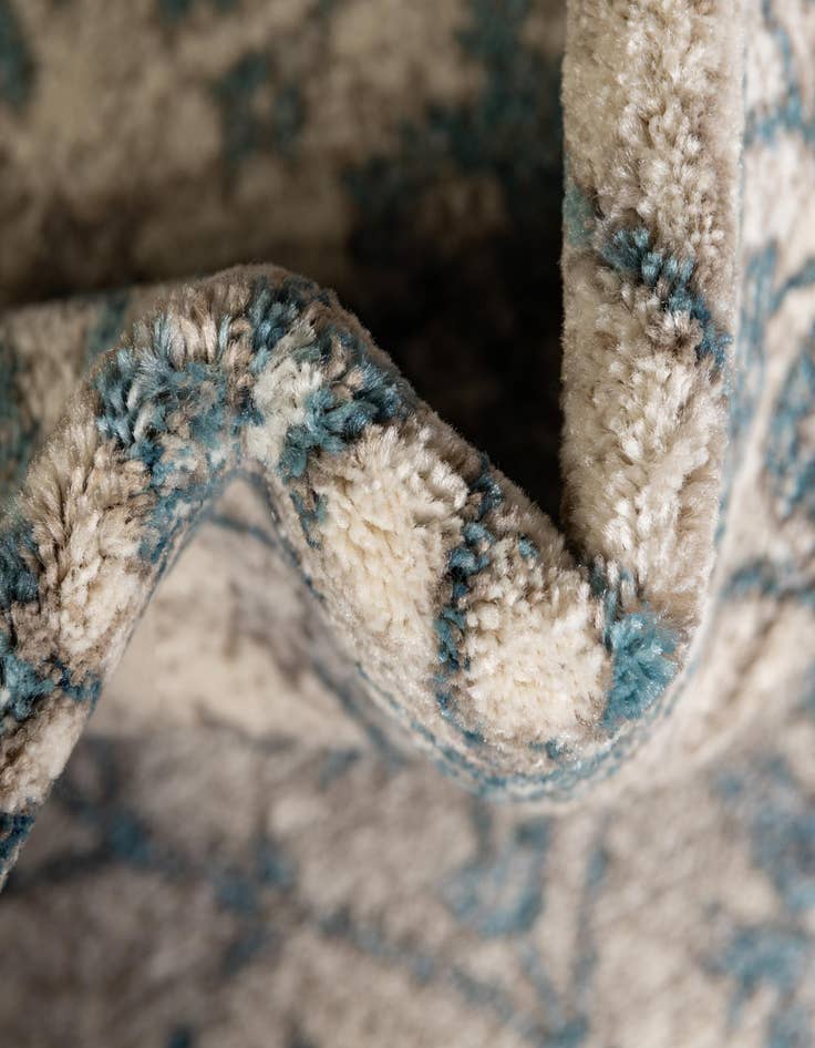 Detail image of  2' x 3' Viola Rug