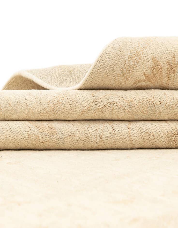 Detail image of  5' 1 x 6' 7  Hand Knotted Ziegler Rug