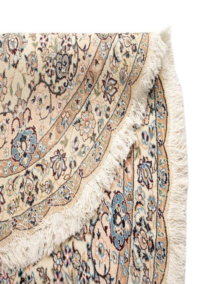 Detail image of  4' 10 x 4' 11 Nain Wool Round Rug
