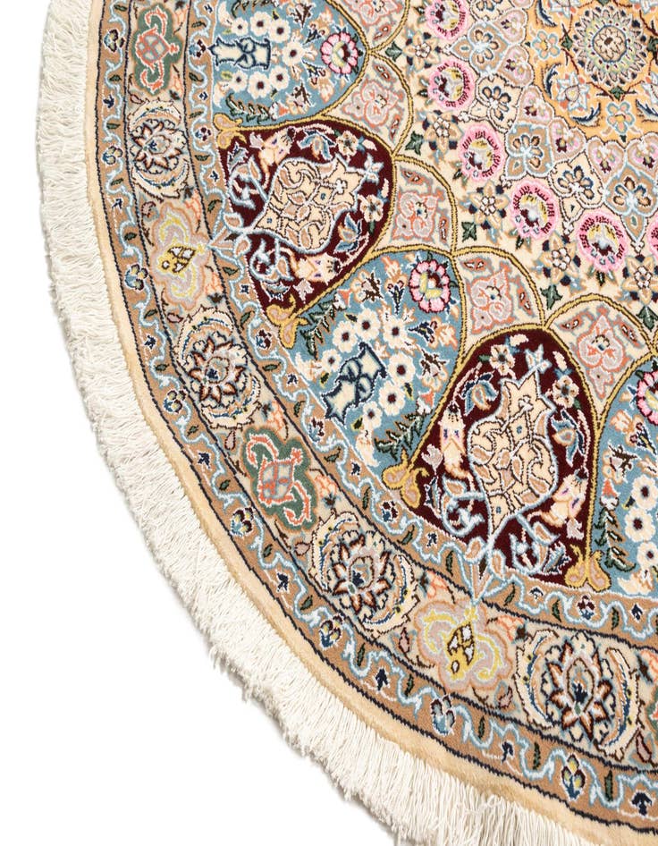 Detail image of  4' 8 x 4' 9 Nain Wool Round Rug