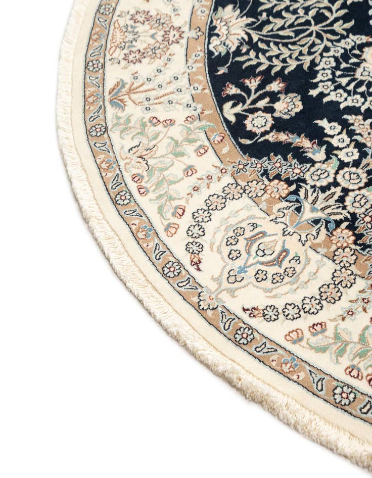 Detail image of  6' 7 x 6' 7 Nain Round Rug