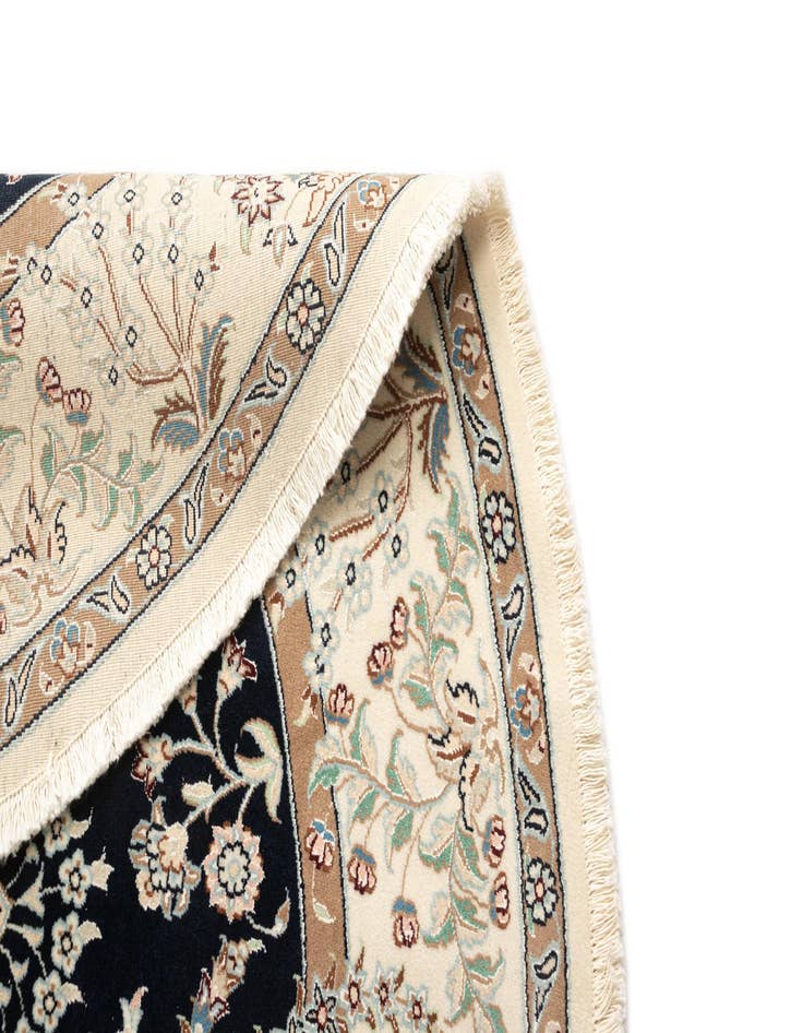 Detail image of  6' 7 x 6' 7 Nain Round Rug