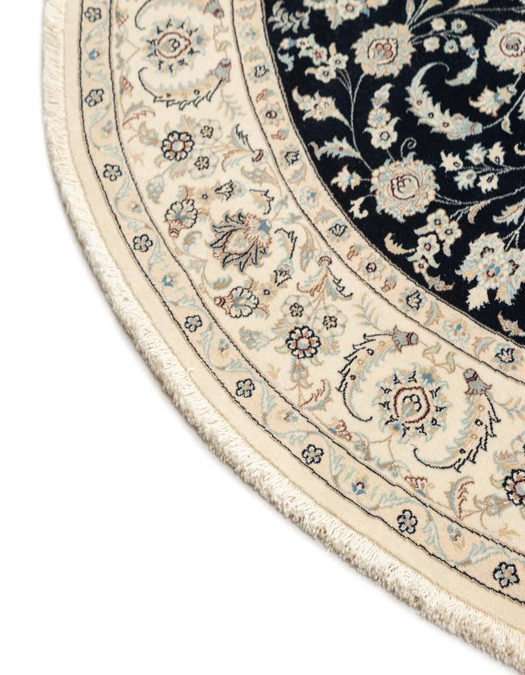 Detail image of  6' 7 x 6' 7 Nain Round Rug