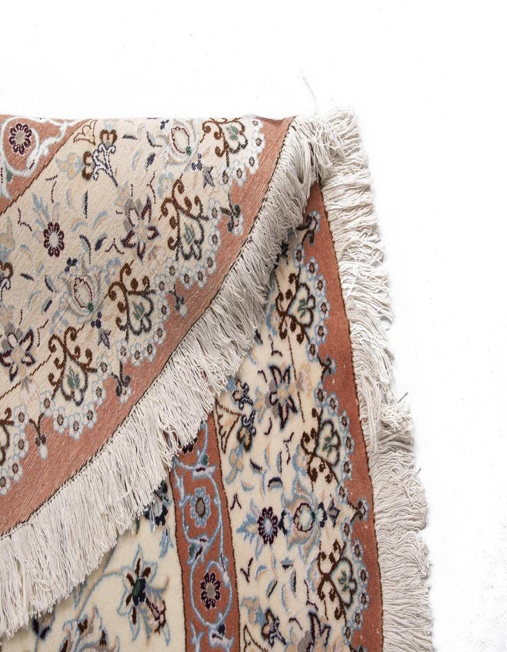 Detail image of  5' 8 x 5' 8 Nain Round Rug