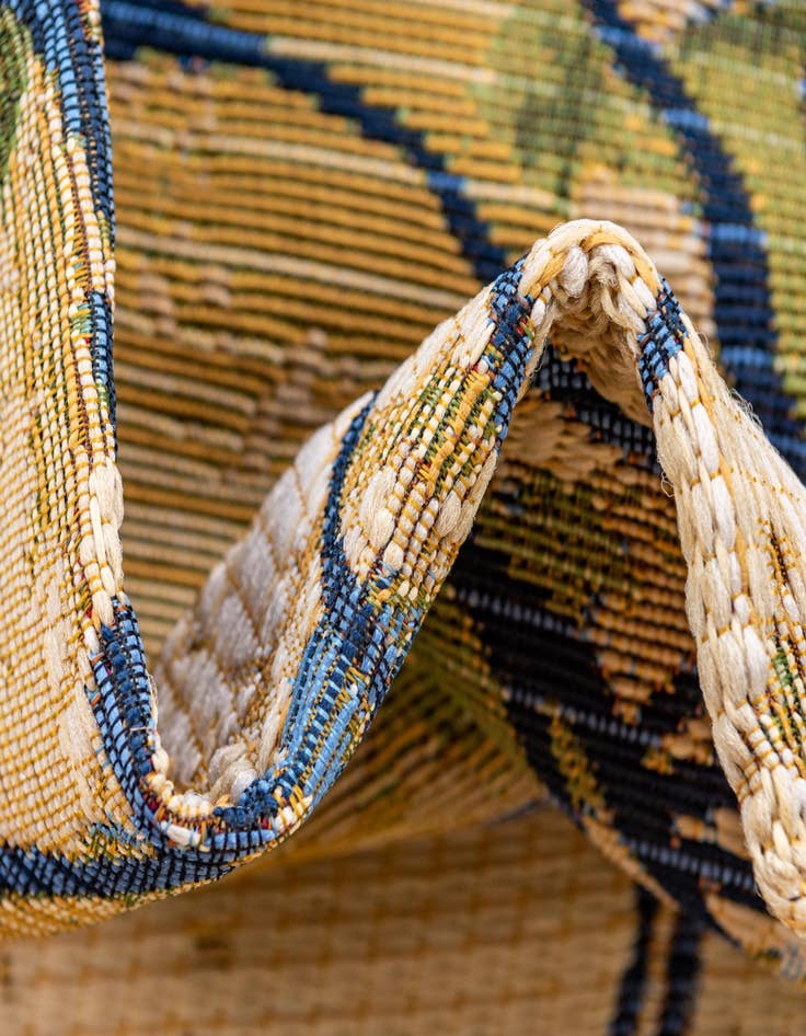 Detail image of 8' x 8' Washable Botanical Indoor / Outdoor Round Rug