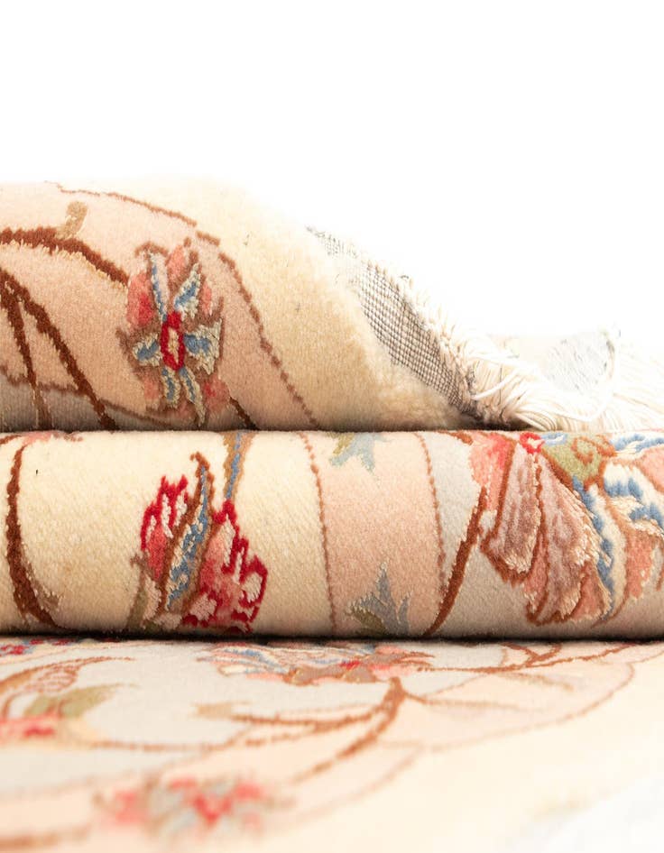 Detail image of  4' 11 x 4' 11 Tabriz Round Rug