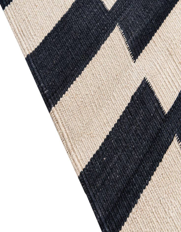 Detail image of 2' 8 x 9' 9 Hand Woven Kilim Modern Wool Runner Rug