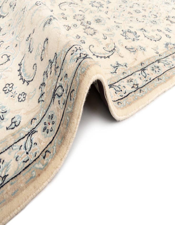 Detail image of  2' 11 x 10' Nain Wool Runner Rug