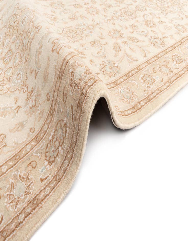 Detail image of  2' 7 x 9' 11 Nain Wool Runner Rug