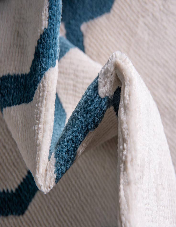 Detail image of  2' 2 x 6'  Washable Haven Indoor / Outdoor Runner Rug