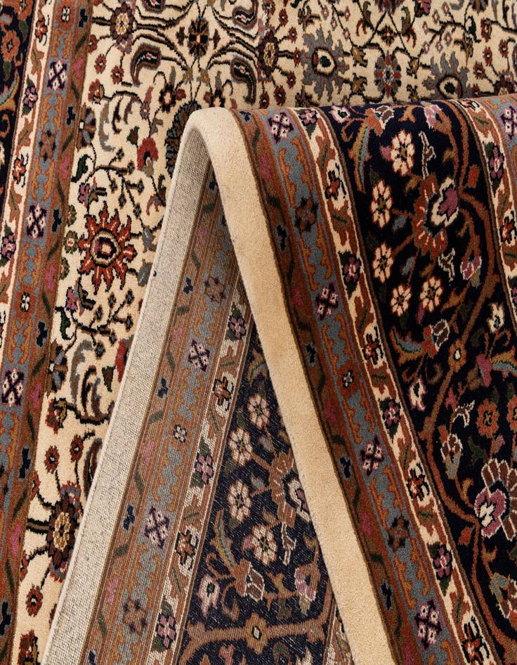 Detail image of  9' 11 x 10' 2  Hand Knotted Farahan Wool Square Rug