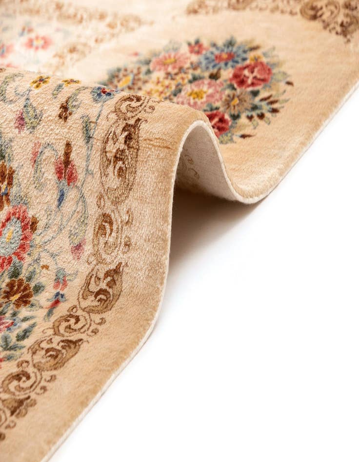 Detail image of  9' 9 x 9' 9 Ghom Silk Deluxe Square Rug