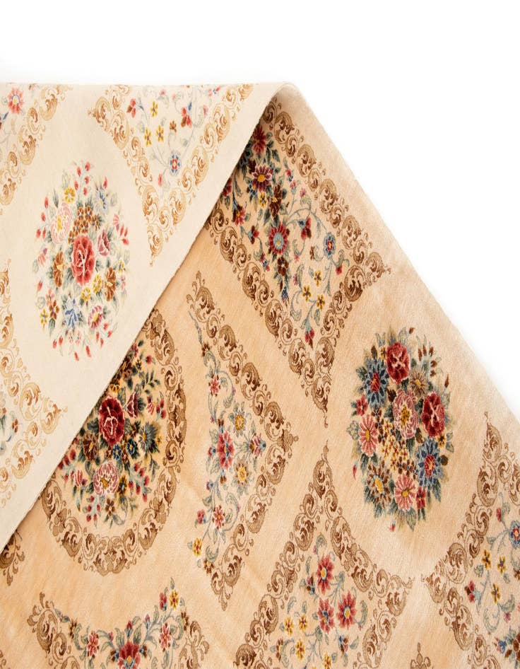 Detail image of  9' 9 x 9' 9 Ghom Silk Deluxe Square Rug