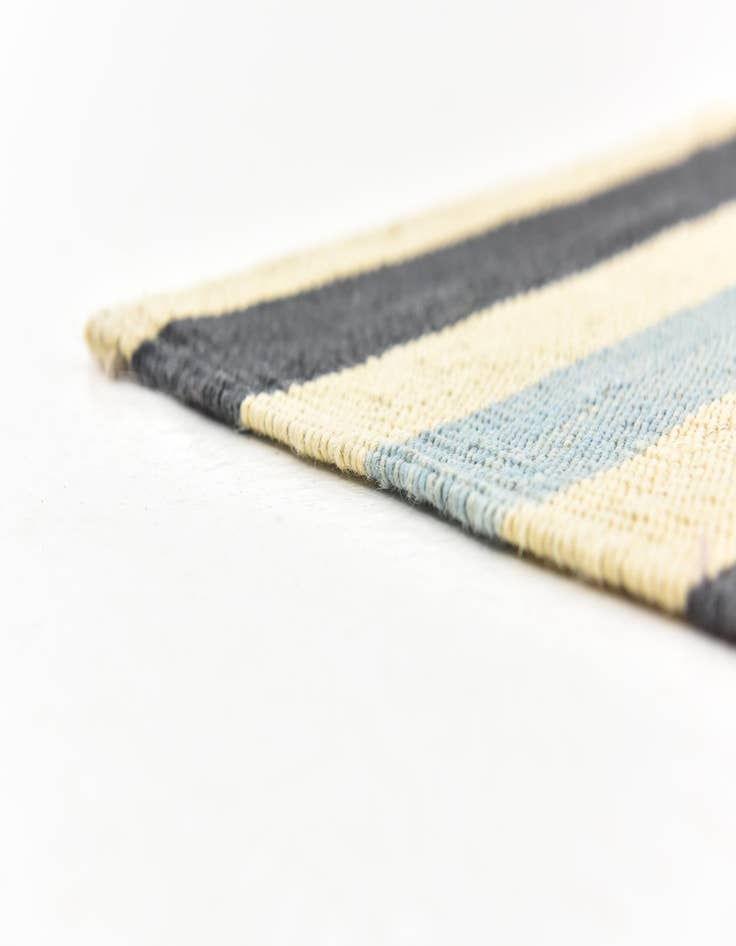 Detail image of  5' 6 x 6' 4  Hand Woven Kilim Modern Wool Square Rug