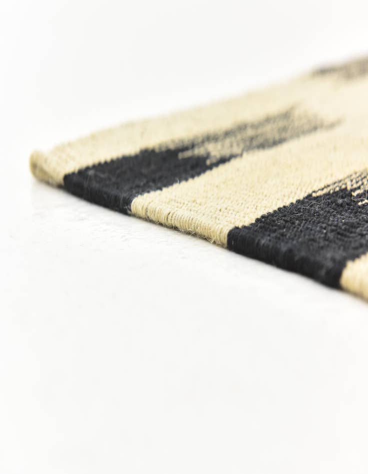 Detail image of  6' 2 x 7' 7  Hand Woven Kilim Modern Wool Square Rug