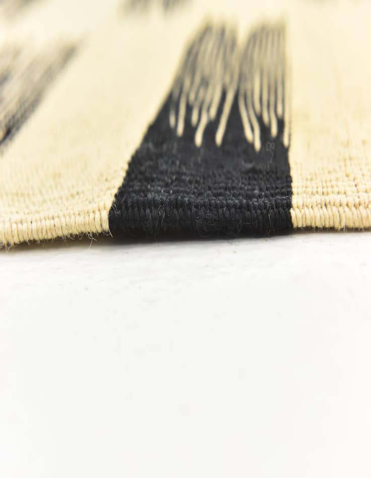 Detail image of  6' x 7'  Hand Woven Kilim Modern Wool Square Rug