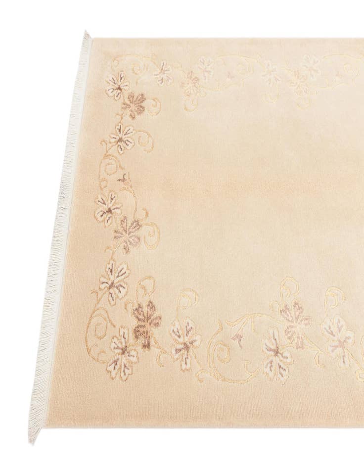 Detail image of  3' 11 x 5' 10  Hand Knotted Darya Wool Rug