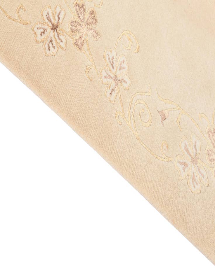 Detail image of  3' 11 x 5' 10  Hand Knotted Darya Wool Rug