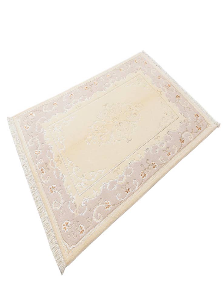 Detail image of  3' 11 x 5' 11  Hand Knotted Darya Wool Rug