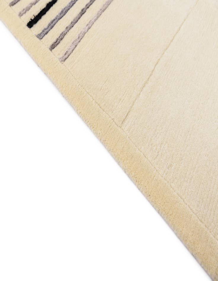 Detail image of  5' 7 x 8' 2  Hand Knotted Darya Wool Rug