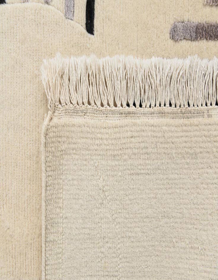 Detail image of  5' 7 x 8' 2  Hand Knotted Darya Wool Rug