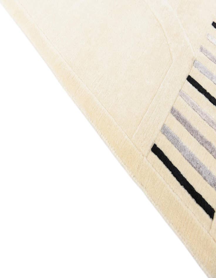 Detail image of  5' 7 x 8'  Hand Knotted Darya Wool Rug