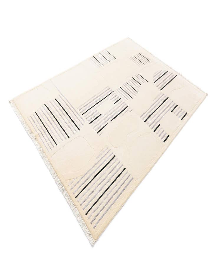 Detail image of  5' 8 x 8' Darya Rug