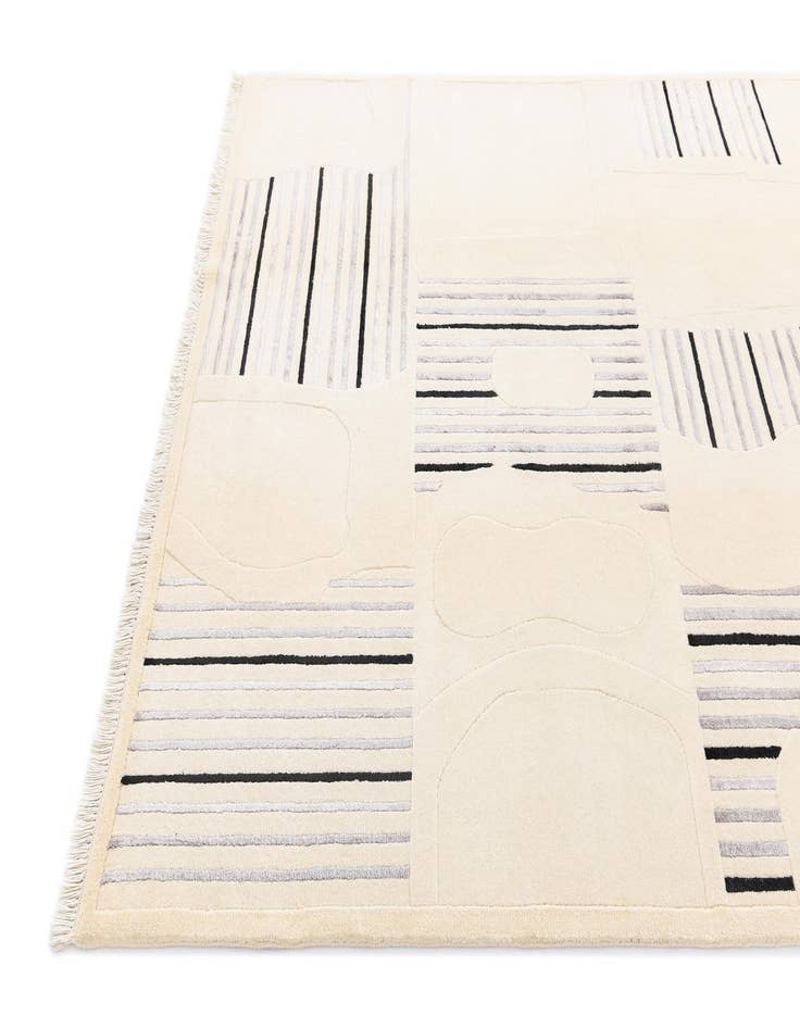 Detail image of  5' 8 x 8' Darya Rug