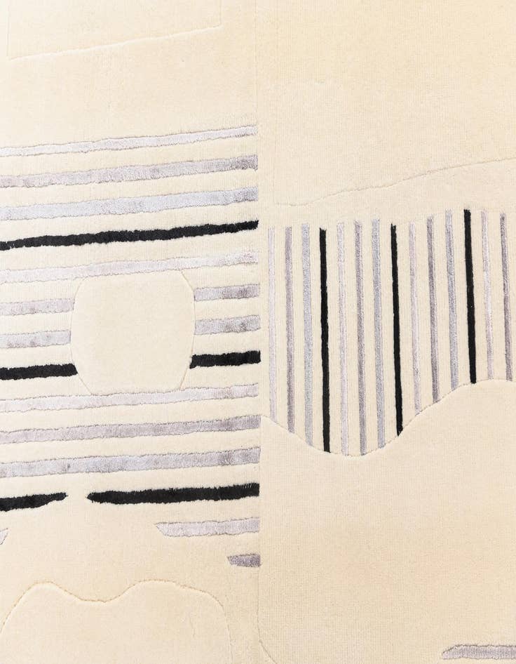 Detail image of  5' 8 x 8' Darya Rug