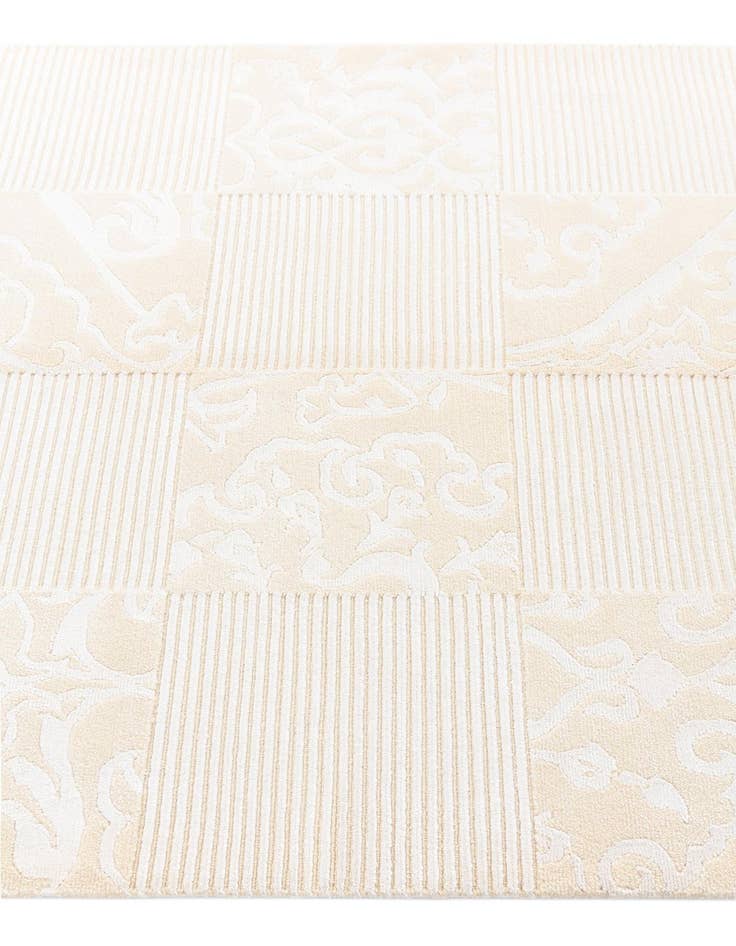 Detail image of  4' x 6' Darya Rug