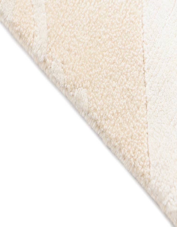 Detail image of  4' x 6' Darya Rug