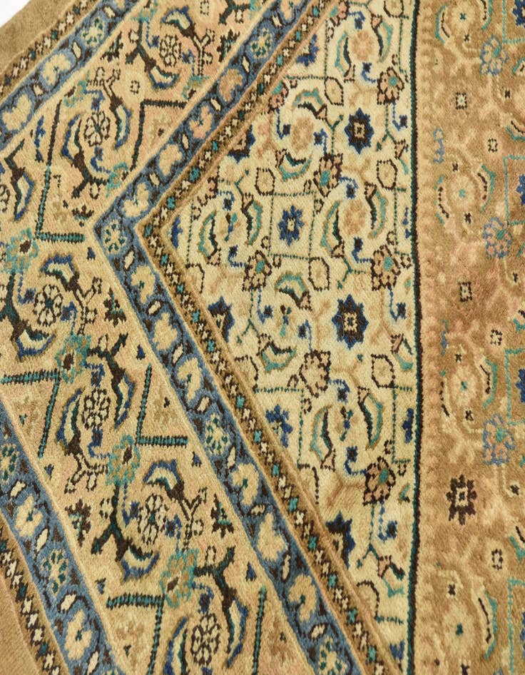 Detail image of  10' x 13' 5  Hand Knotted Farahan Persian Wool Rug