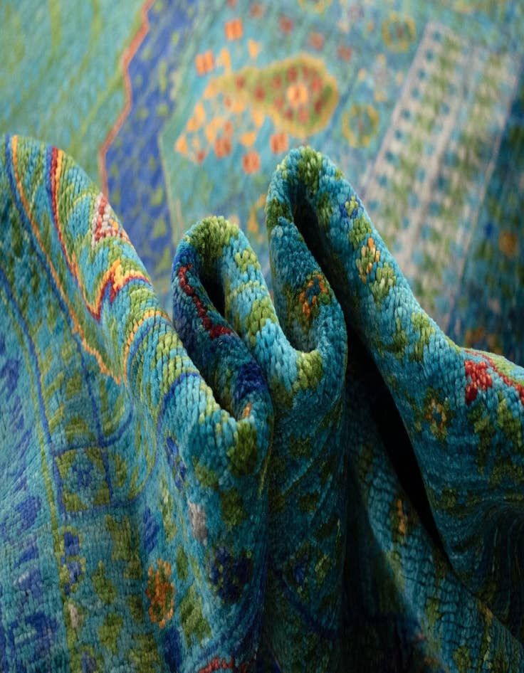 Detail image of  6' 11 x 9' 10 Amina Wool Rug