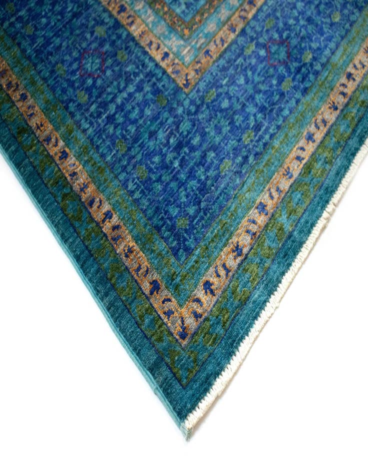 Detail image of  6' 11 x 9' 10 Amina Wool Rug
