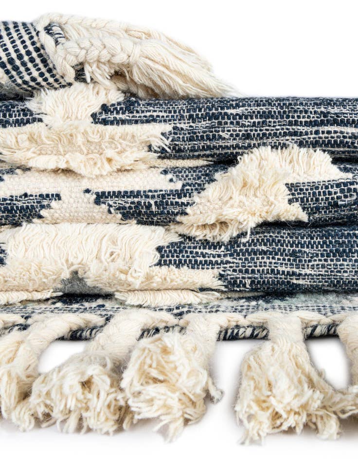 Detail image of  6' 1 x 9'  Hand Woven Arizona Wool Rug