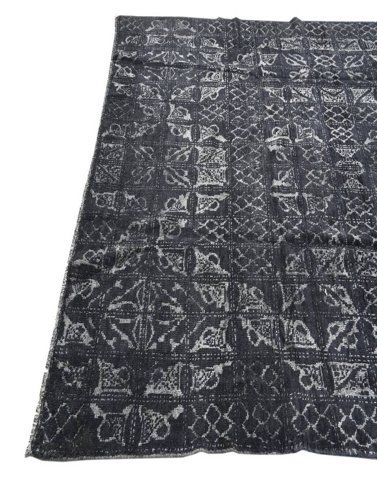 Detail image of  6' x 9'  Hand Knotted Darya Rug