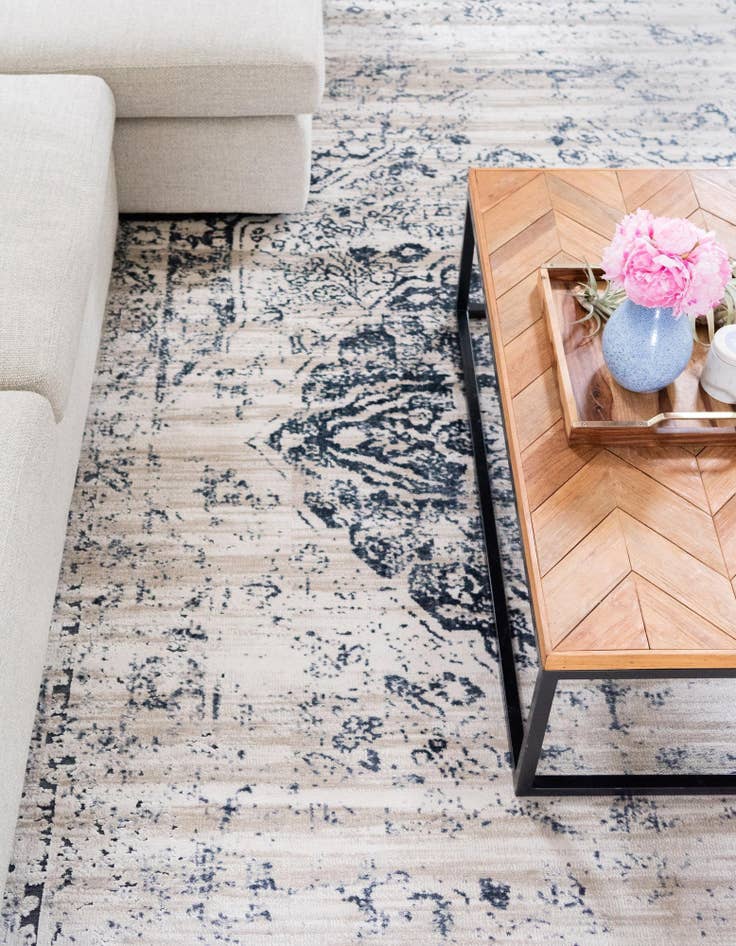 Detail image of  7' x 10' Eliza Rug