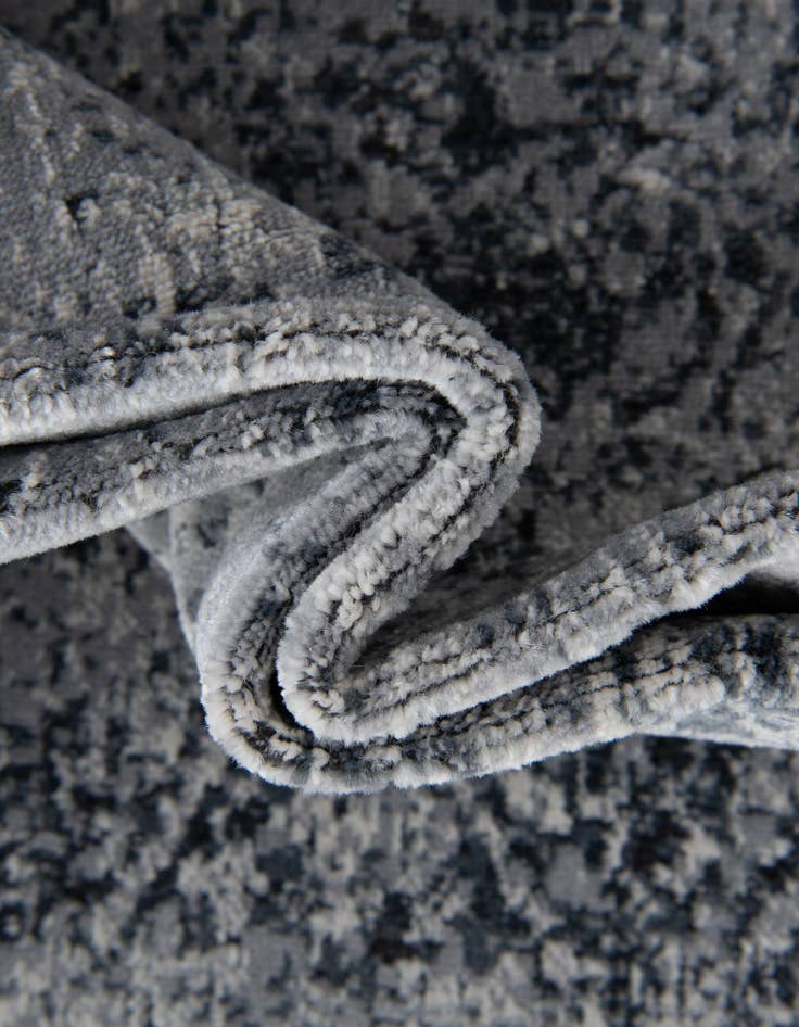 Detail image of  6' 7 x 9' 2 Eliza Rug