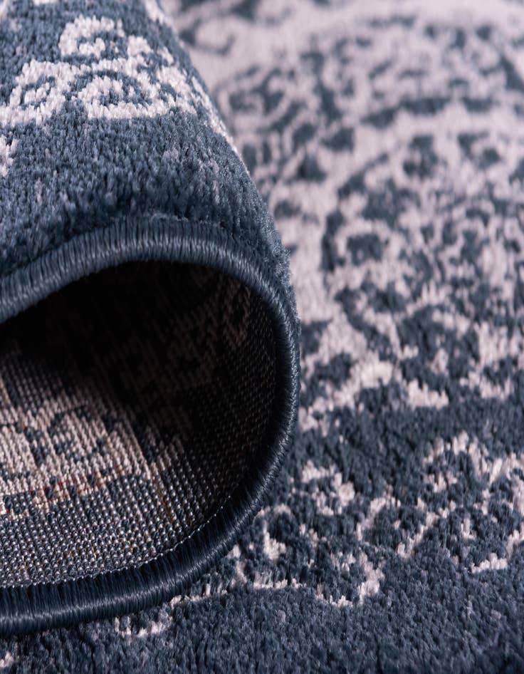 Detail image of  5' 3 x 8' Estate Rug