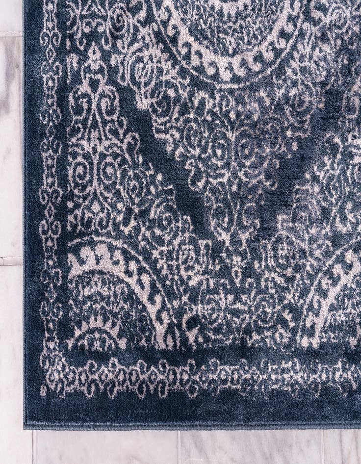 Detail image of  5' 3 x 8' Estate Rug