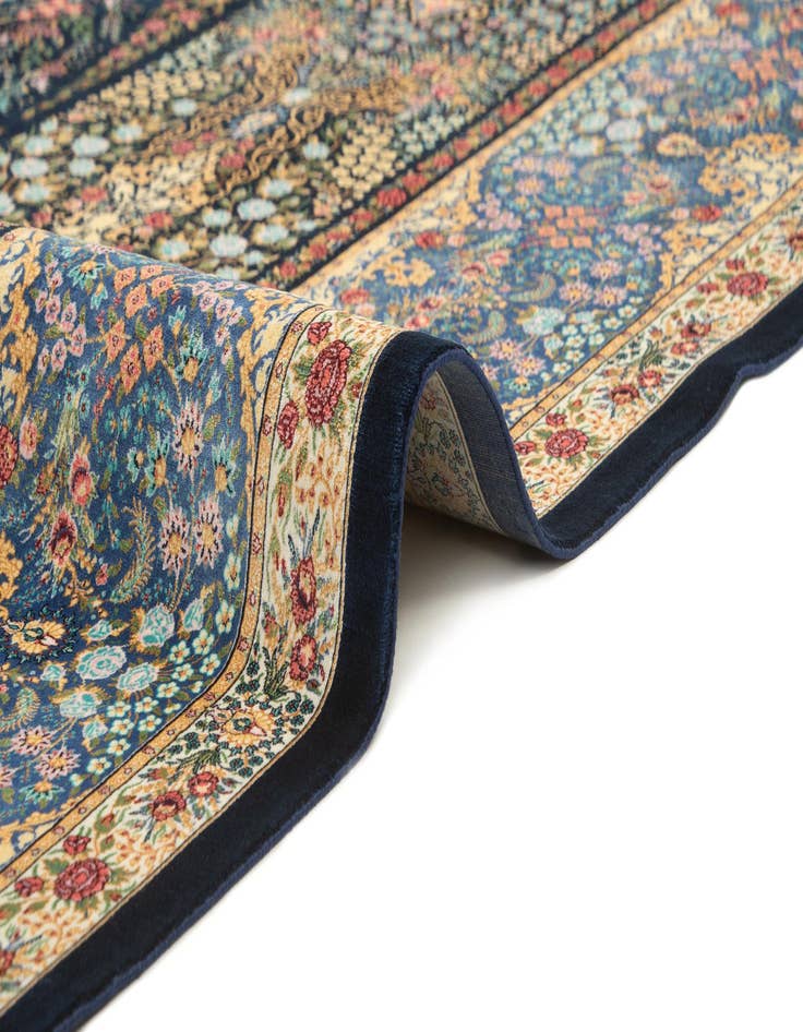 Detail image of  6' 5 x 9' 7 Ghom Design Rug