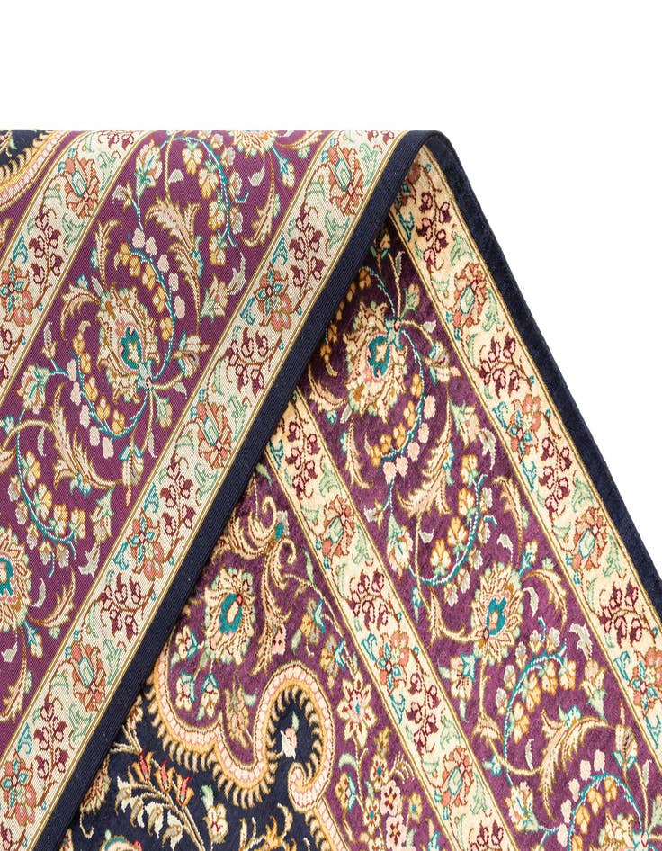 Detail image of  4' 4 x 6' 6 Ghom Silk Rug