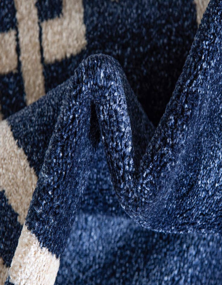 Detail image of  5' 3 x 8' Hera Rug