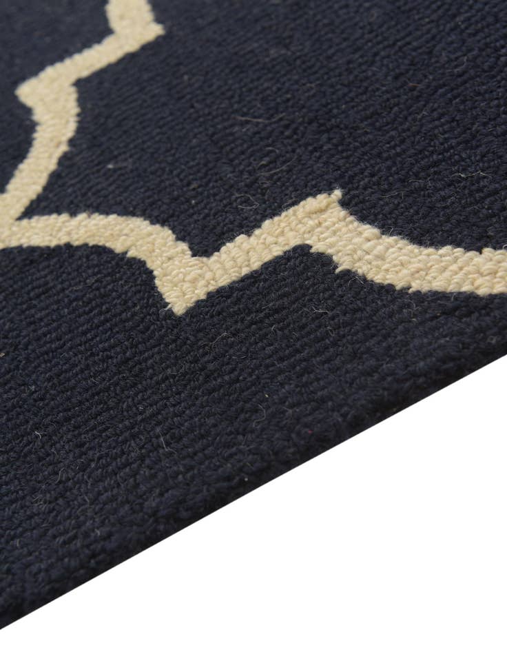 Detail image of  5' 1 x 8' Luna Wool Rug