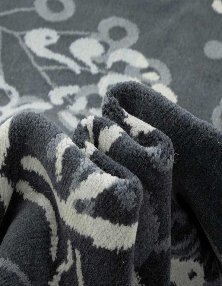 Detail image of  7' 5 x 10'  Hand Knotted Modern Himalaya Wool Rug