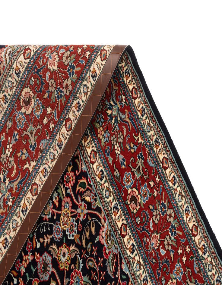 Detail image of  6' 9 x 8' 11 Mood Wool Rug