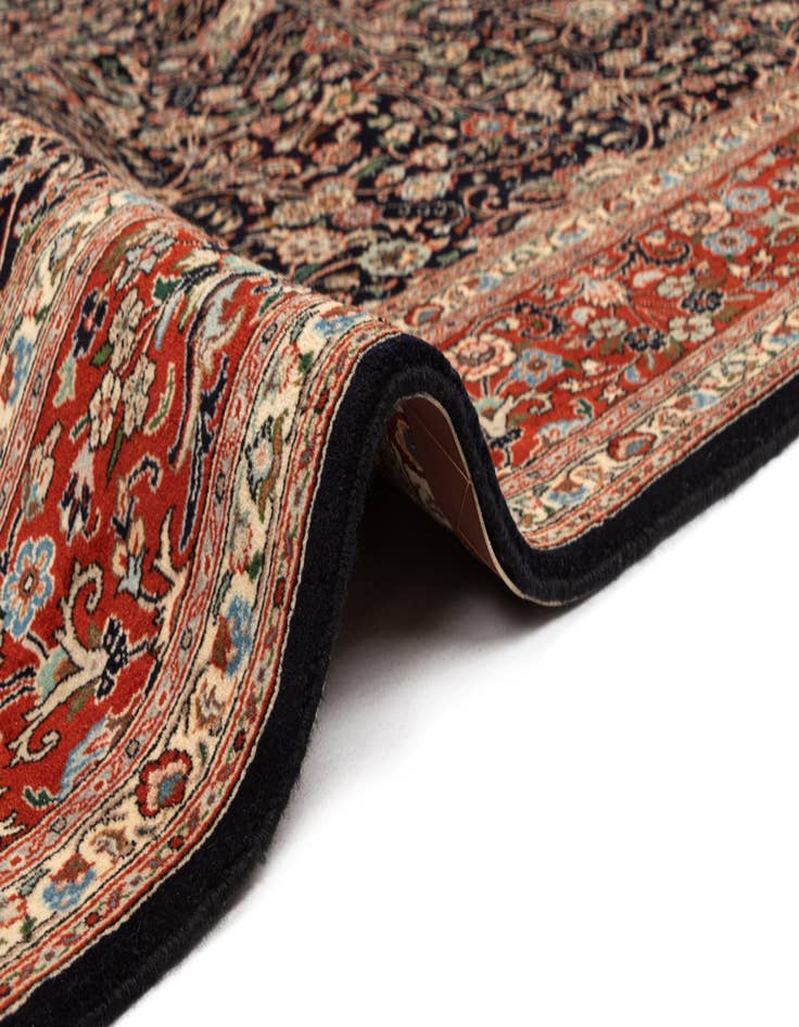 Detail image of  6' 6 x 9' 2 Mood Wool Rug