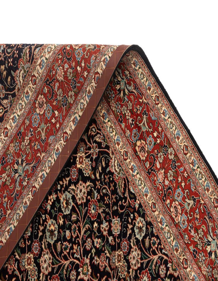 Detail image of  6' 6 x 9' 2 Mood Wool Rug